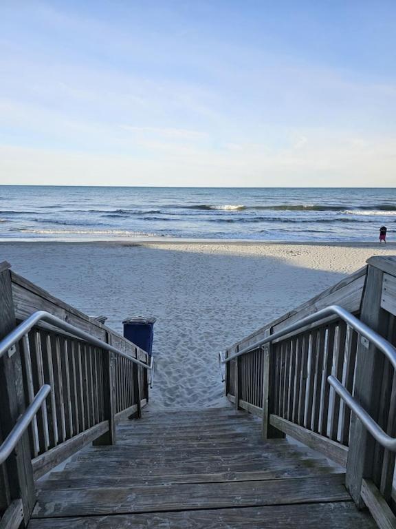 Direct Oceanfront- King Bedroom- Amazing Views/pools/hot Tubs/beach Access/golf Myrtle Beach