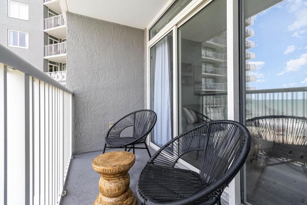 Direct Oceanfront- King Bedroom- Amazing Views/pools/hot Tubs/beach Access/golf Apartment Myrtle Beach