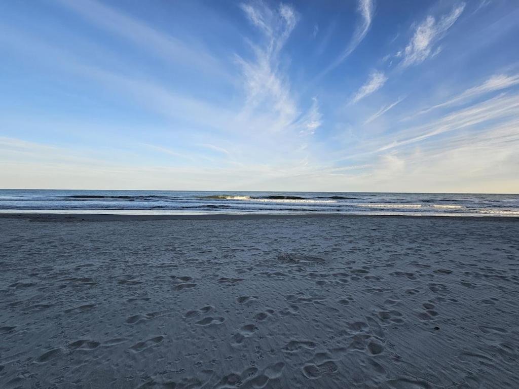 Direct Oceanfront- King Bedroom- Amazing Views/pools/hot Tubs/beach Access/golf Apartment Myrtle Beach