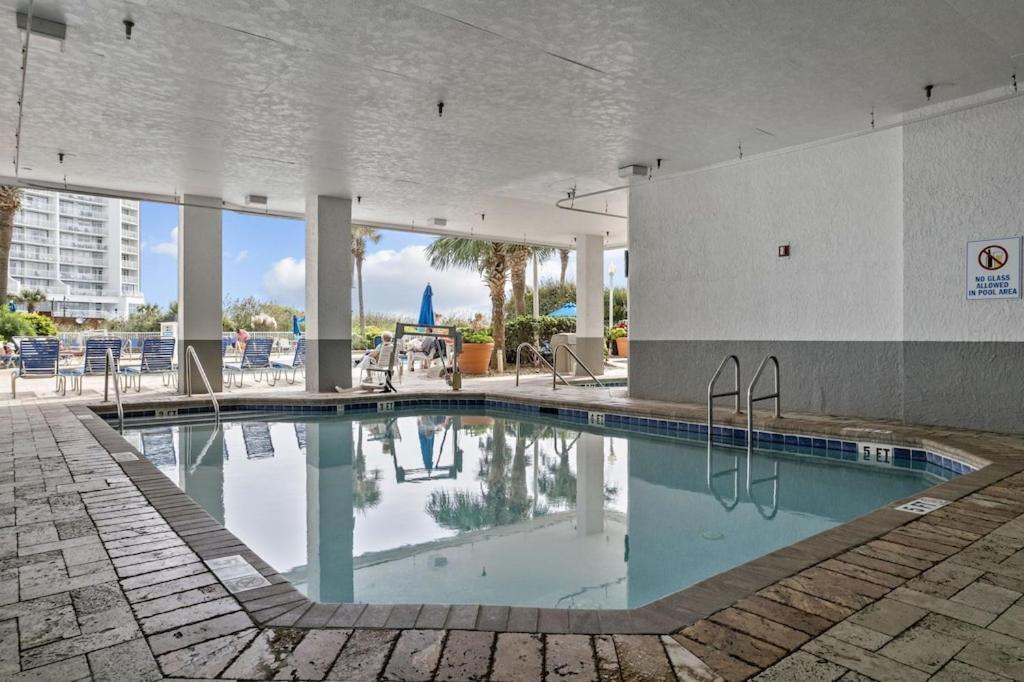 Direct Oceanfront- King Bedroom- Amazing Views/pools/hot Tubs/beach Access/golf Apartment *
