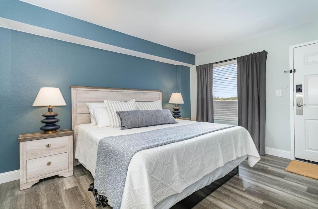 Direct Oceanfront- King Bedroom- Amazing Views/pools/hot Tubs/beach Access/golf Apartment *
