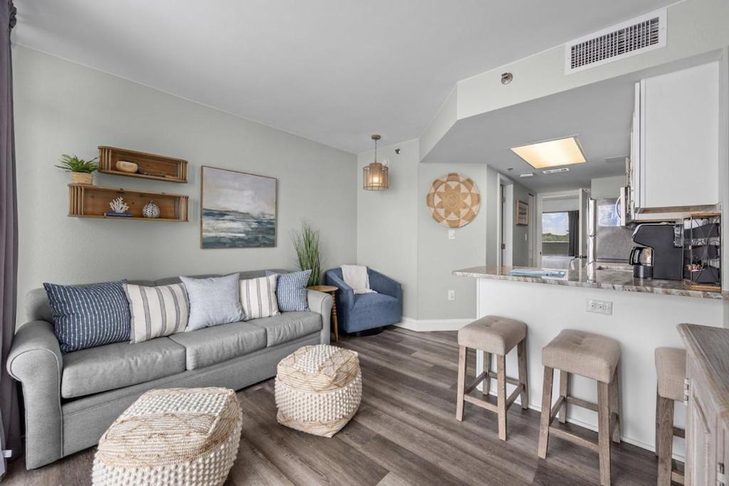 Direct Oceanfront- King Bedroom- Amazing Views/pools/hot Tubs/beach Access/golf *