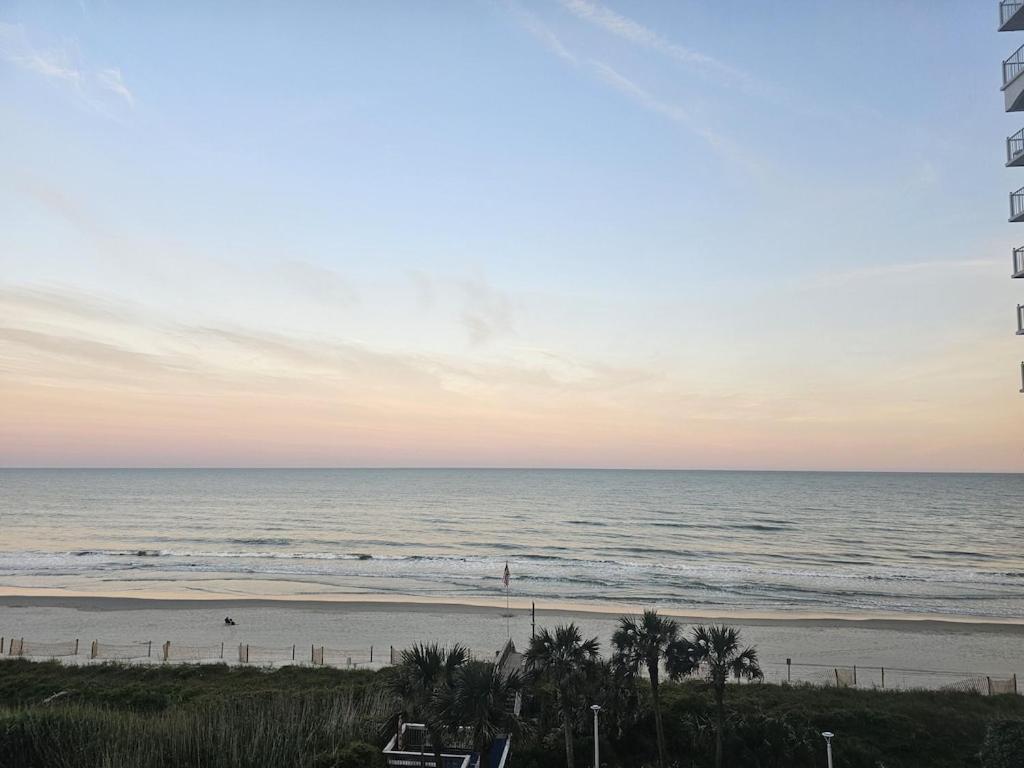 Direct Oceanfront- King Bedroom- Amazing Views/pools/hot Tubs/beach Access/golf Apartment *